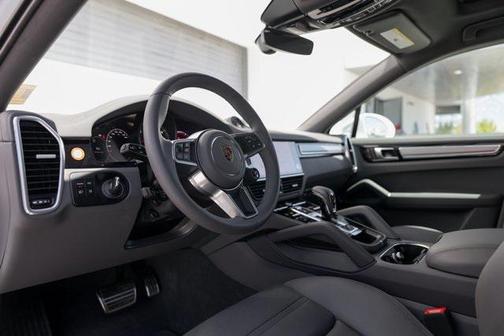 2023 Porsche Cayenne Cayenne S Platinum Edition