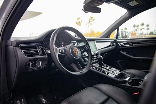 2022 Porsche Macan 