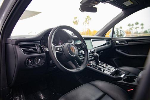 2022 Porsche Macan 