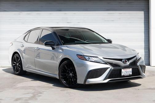 Celestial Silver Metallic/Midnight Black Metallic 2024 Toyota Camry XSE