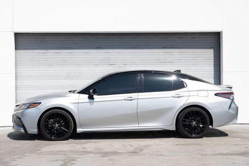 Celestial Silver Metallic/Midnight Black Metallic 2024 Toyota Camry XSE