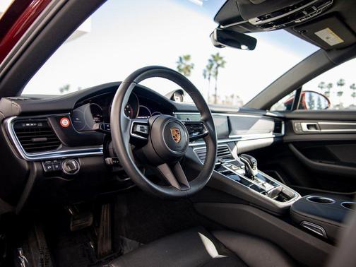 2023 Porsche Panamera 4 Platinum Edition
