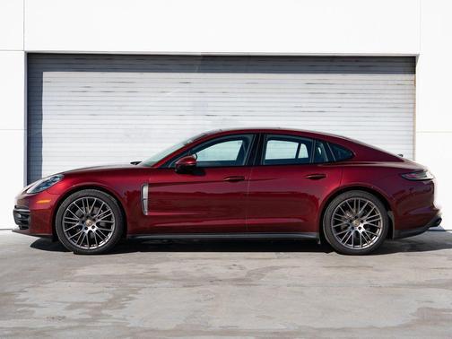 2023 Porsche Panamera 4 Platinum Edition