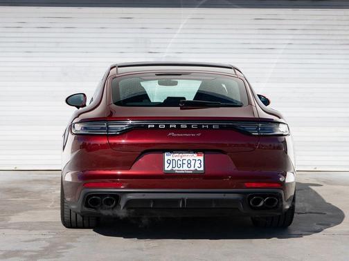 2023 Porsche Panamera 4 Platinum Edition