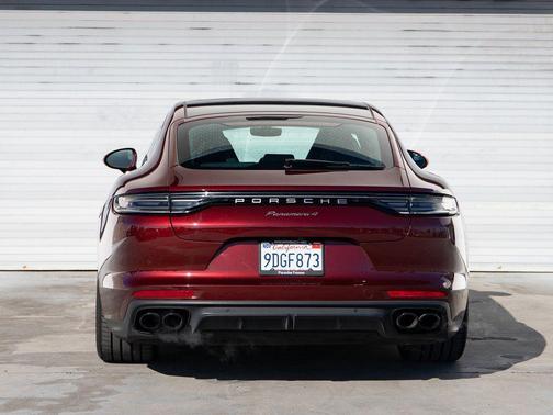 2023 Porsche Panamera 4 Platinum Edition