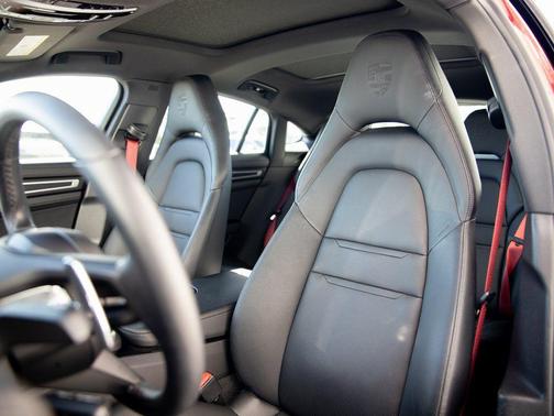 2023 Porsche Panamera 4 Platinum Edition