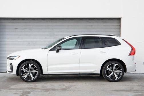 2022 Volvo XC60 B5 R-Design