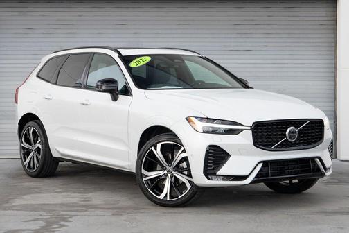 2022 Volvo XC60 B5 R-Design