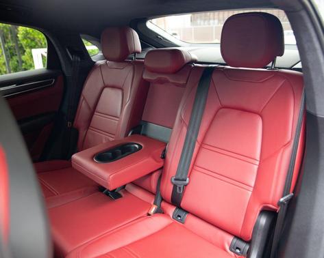 Dolomite Silver Metallic 2023 Porsche Cayenne GTS