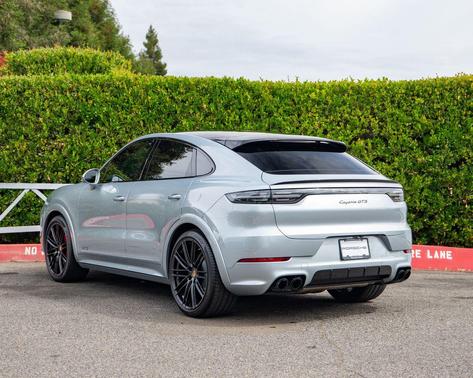 Dolomite Silver Metallic 2023 Porsche Cayenne GTS