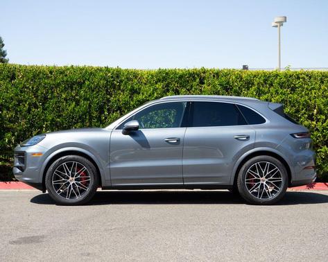 Vanadium Grey Metallic 2026 Porsche Cayenne S