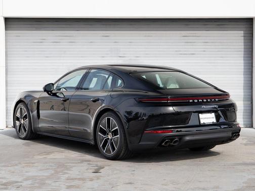 2026 Porsche Panamera 4