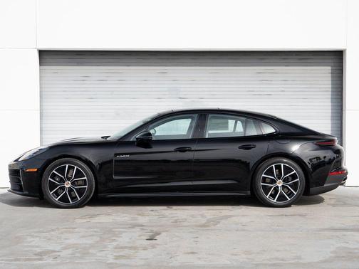 2026 Porsche Panamera 4