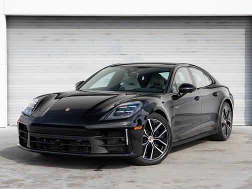 2026 Porsche Panamera 4
