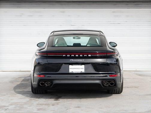 2026 Porsche Panamera 4