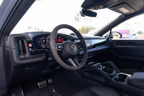 2025 Porsche Cayenne GTS