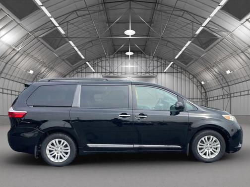 2016 Toyota Sienna XLE Premium