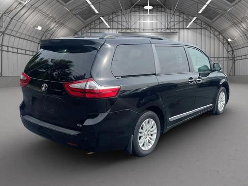 2016 Toyota Sienna XLE Premium