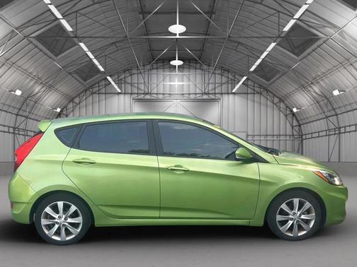 2013 Hyundai Accent SE
