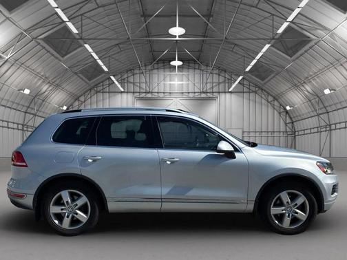 2012 Volkswagen Touareg VR6 Lux