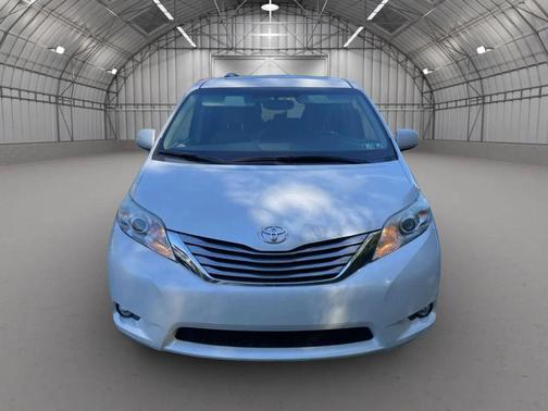 2016 Toyota Sienna XLE Premium