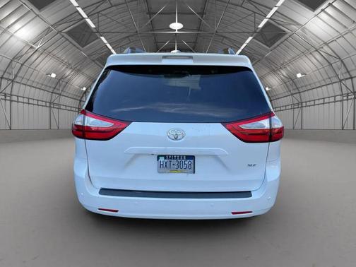 2016 Toyota Sienna XLE Premium