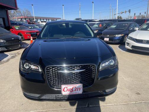 2018 Chrysler 300 Touring