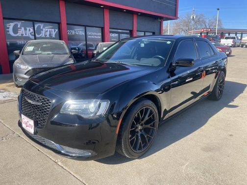 2018 Chrysler 300 Touring
