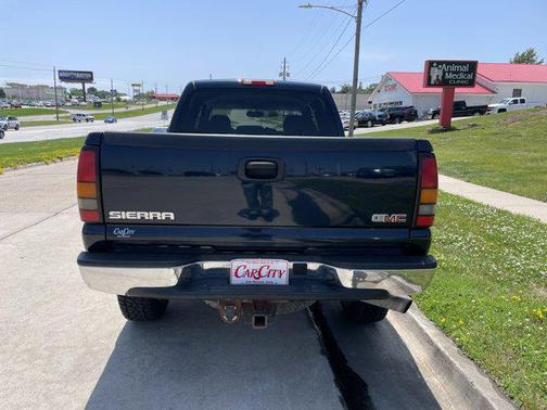 2005 GMC Sierra 2500 SLE H/D Crew Cab