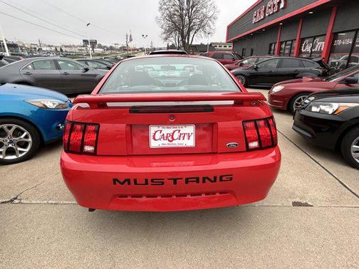 2004 Ford Mustang Deluxe