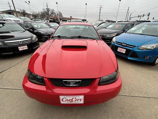 2004 Ford Mustang Deluxe