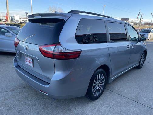 2018 Toyota Sienna XLE