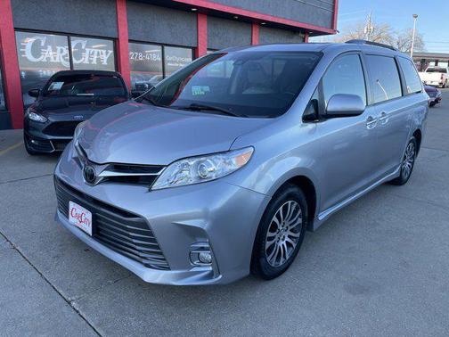 2018 Toyota Sienna XLE