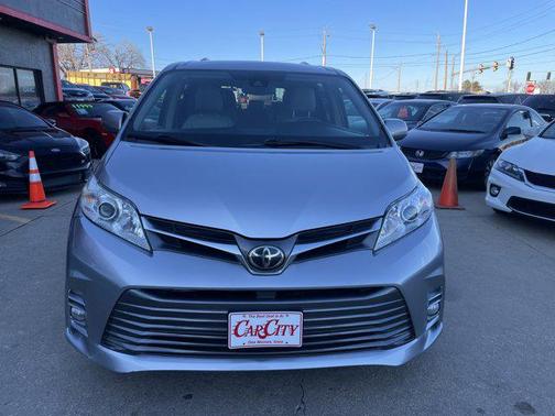 2018 Toyota Sienna XLE