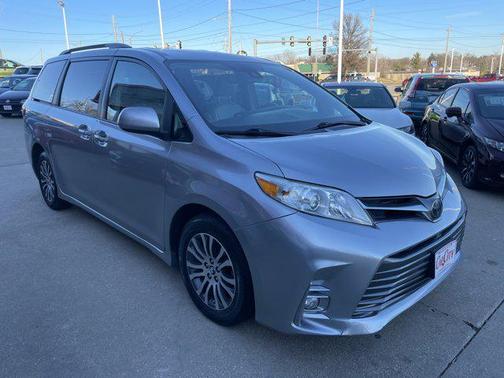 2018 Toyota Sienna XLE