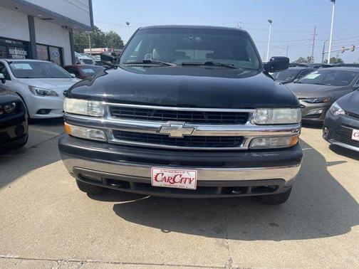 Photo 2 of 19 of 2001 Chevrolet Suburban LT