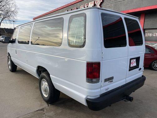 2008 Ford E350 Super Duty XL Wagon
