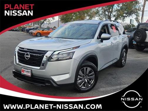 2025 Nissan Pathfinder SV