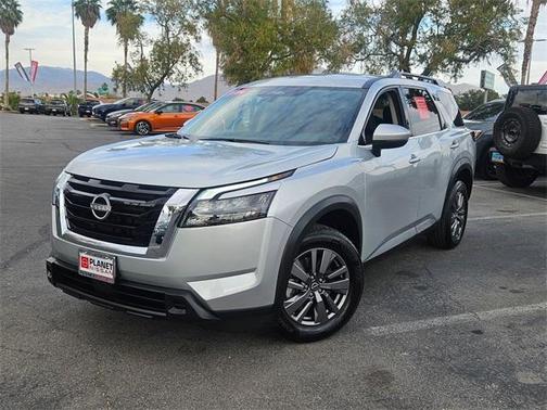 2025 Nissan Pathfinder SV
