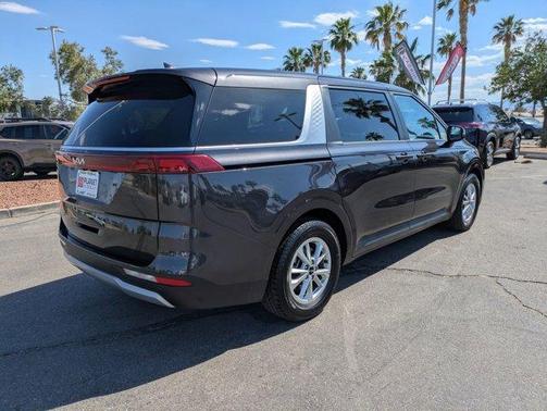 Metal 2024 Kia Carnival LX
