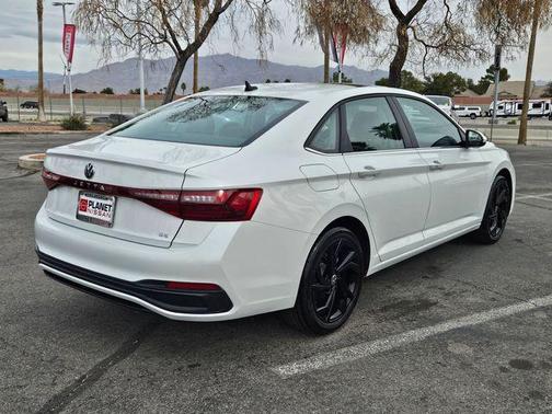 Opal White Pearl Effect 2025 Volkswagen Jetta 1.5T SE