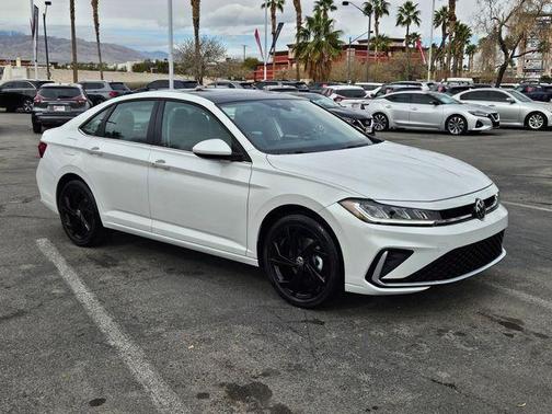 Opal White Pearl Effect 2025 Volkswagen Jetta 1.5T SE