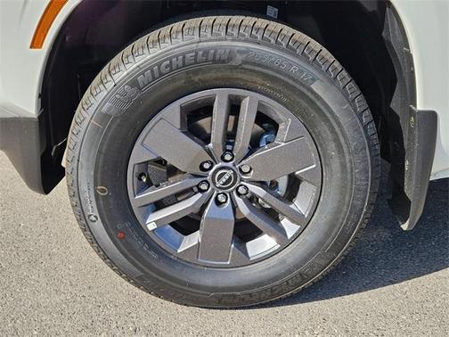 2025 Nissan Frontier SV