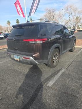 2022 Nissan Pathfinder SL