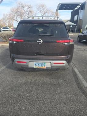 2022 Nissan Pathfinder SL