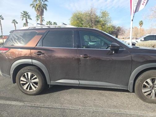 2022 Nissan Pathfinder SL