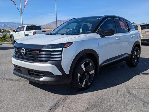 2t Wht Blk Roof 2025 Nissan Kicks SR