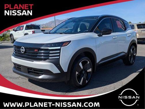 2t Wht Blk Roof 2025 Nissan Kicks SR