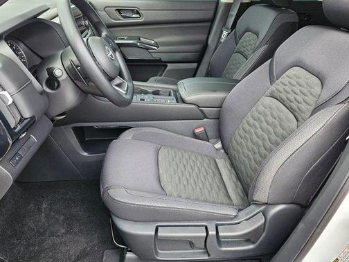 2025 Nissan Pathfinder S