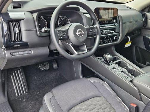 2025 Nissan Pathfinder S